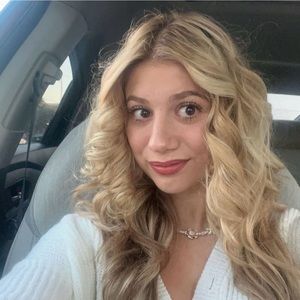 Meet your Posher, Mia